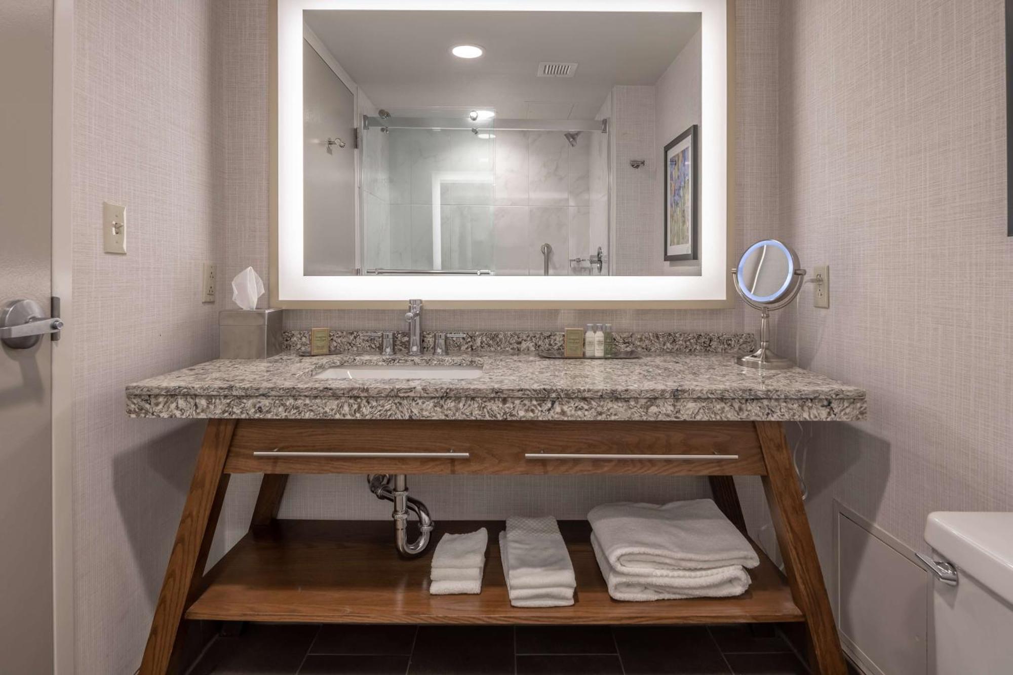 Doubletree By Hilton Dallas-Farmers Branch Ngoại thất bức ảnh