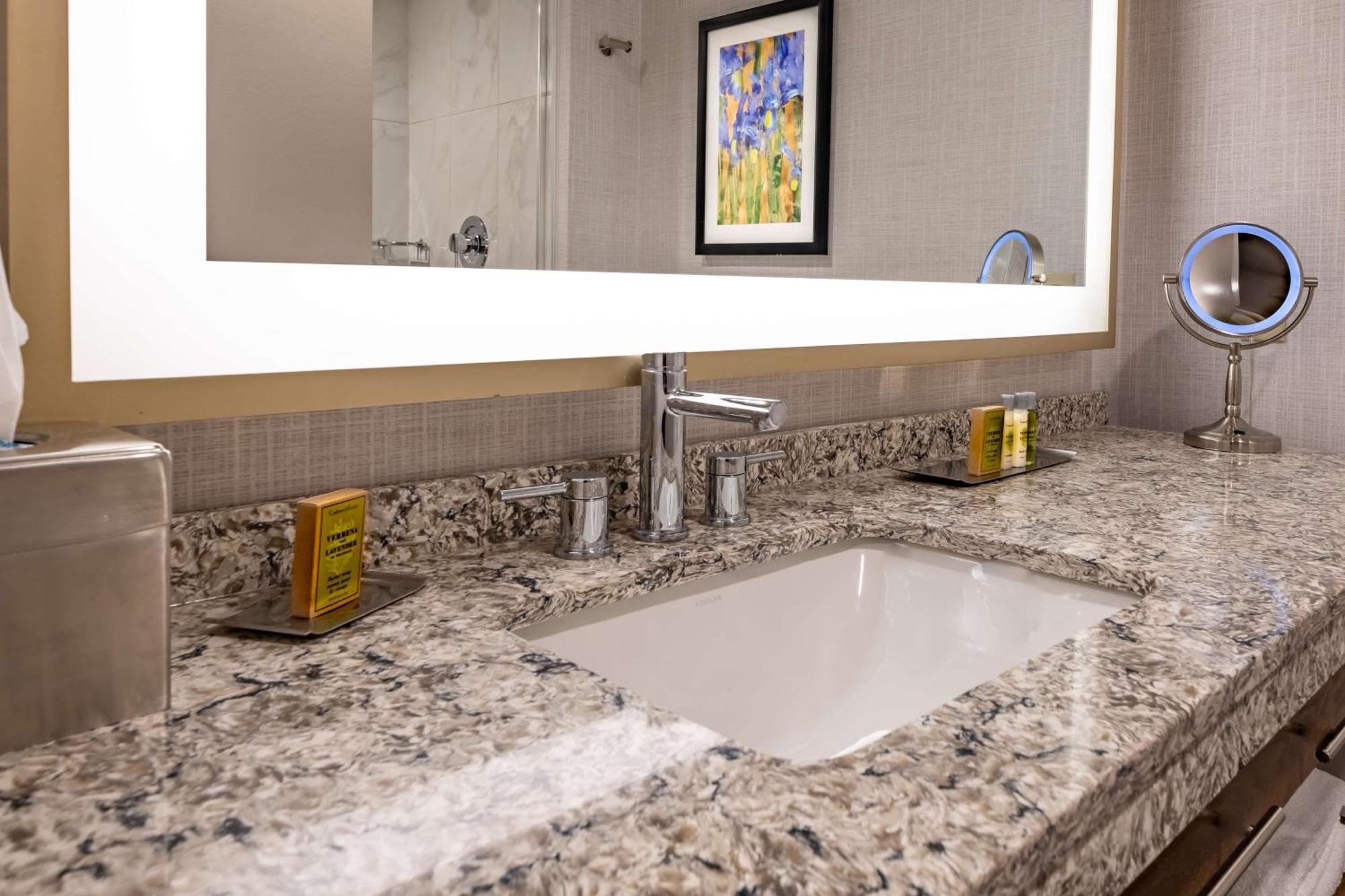 Doubletree By Hilton Dallas-Farmers Branch Ngoại thất bức ảnh